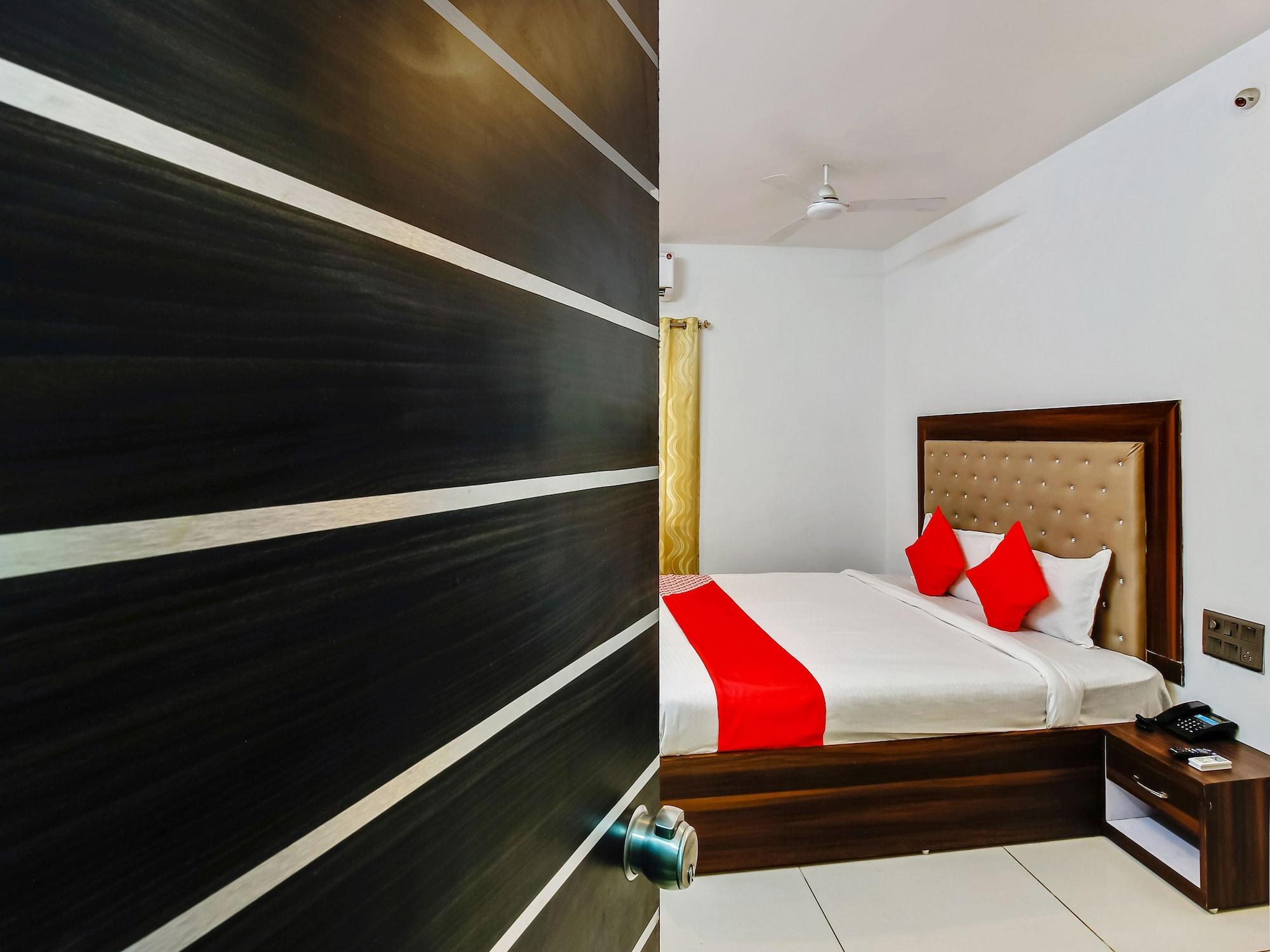Oyo 29131 Hotel Mn Grand Shamshabad Exterior photo